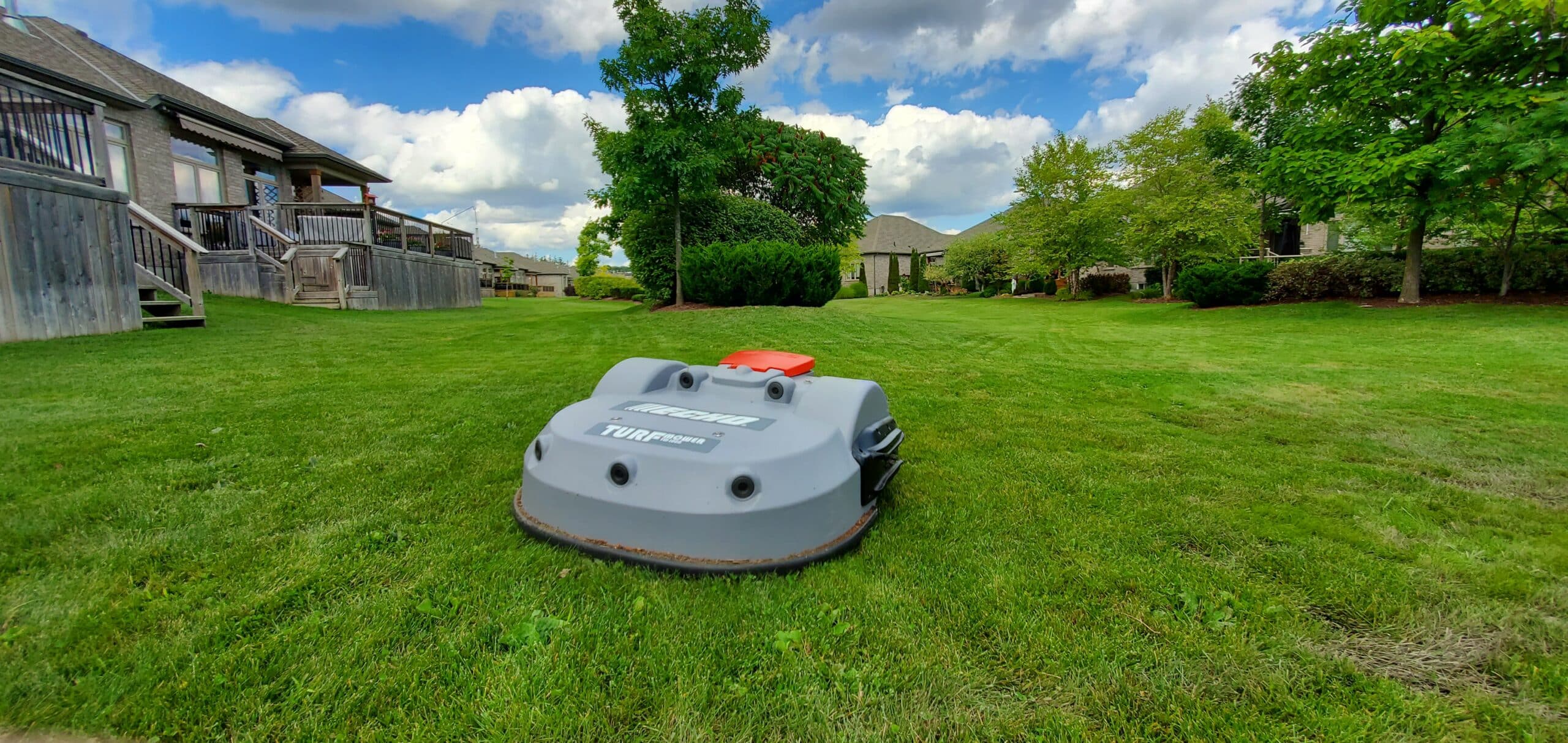 ECHO Robotics products are great turf mowers and golf ball range pickers. At the Equip Expo 2023, ECHO Robotics showed us their latest products.